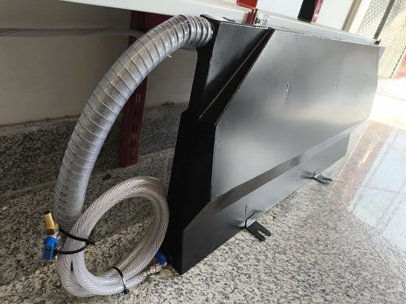 مخزن آب پشت صندلی برند Camel