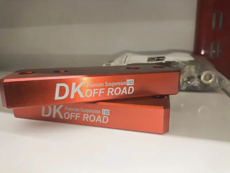 براکت موجگیر جلو روو کد 102 برند DK